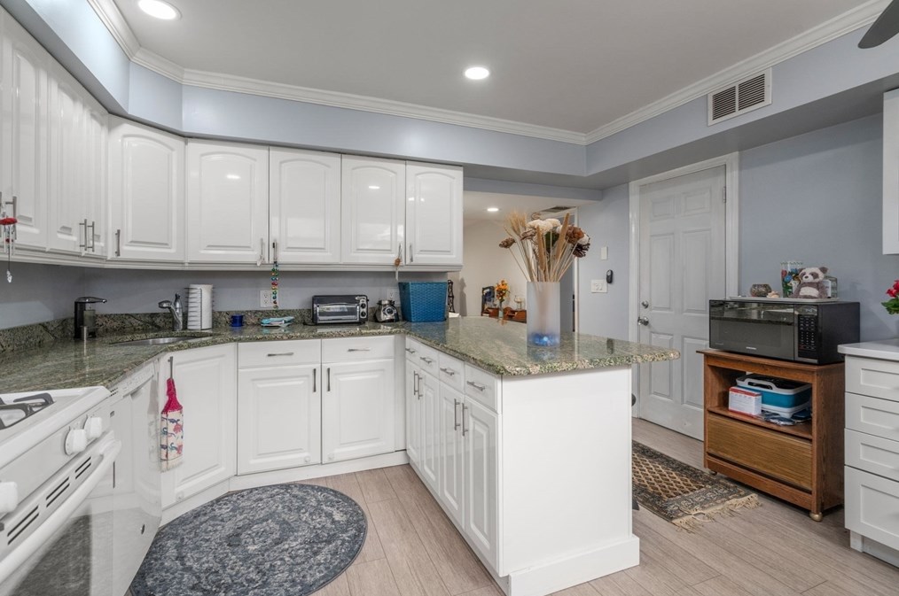 22 James St, Brookline MA  02446-3784 exterior