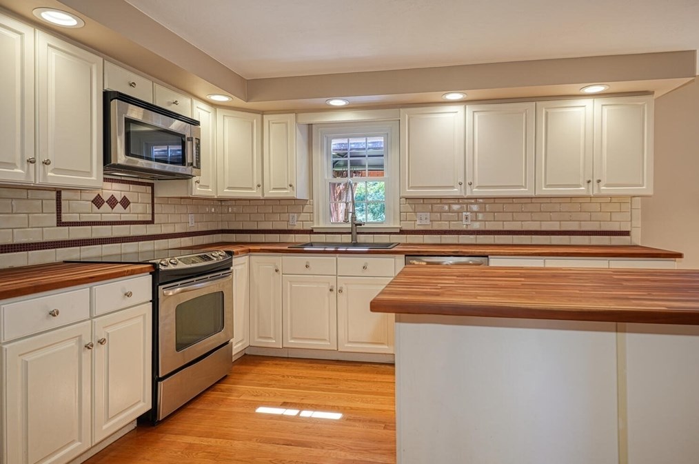 260 Whitney St, Northborough MA 01532-1408 exterior