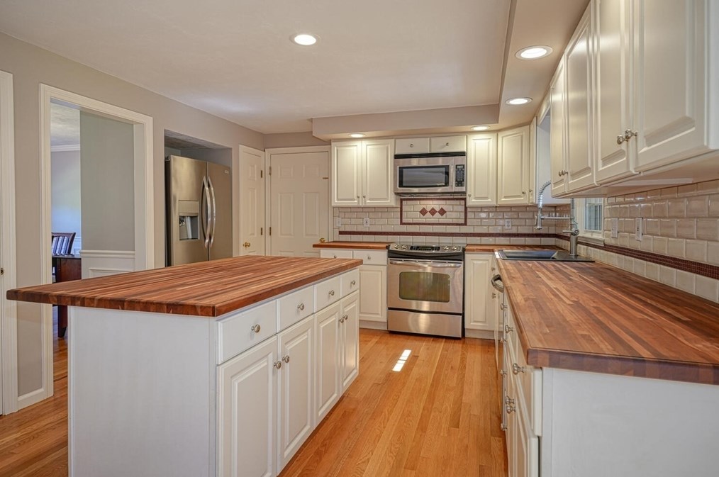 260 Whitney St, Northborough MA 01532-1408 exterior