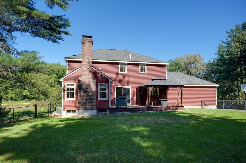 260 Whitney St, Northborough MA 01532-1408 exterior