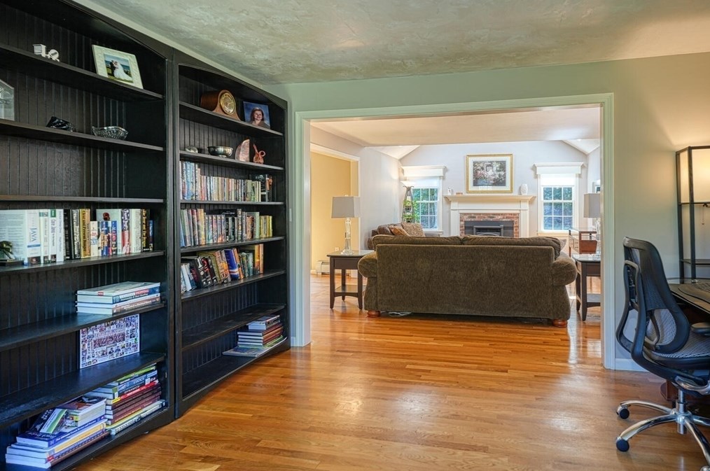 260 Whitney St, Northborough MA 01532-1408 exterior