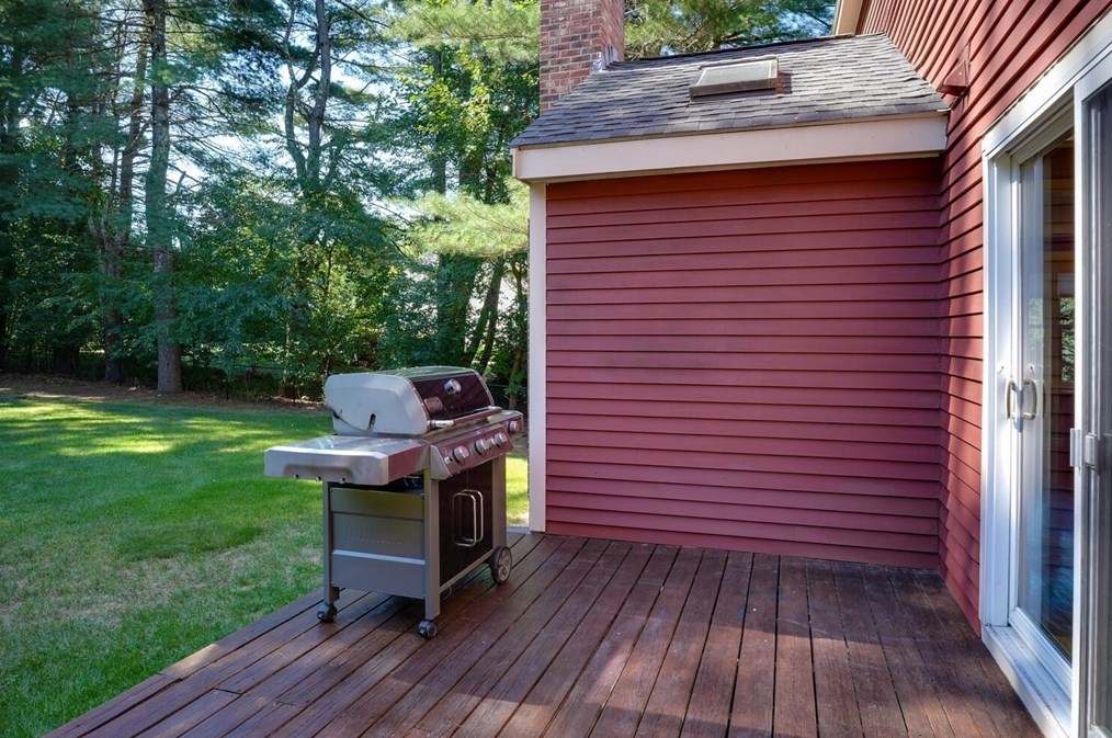 260 Whitney St, Northborough MA 01532-1408 exterior