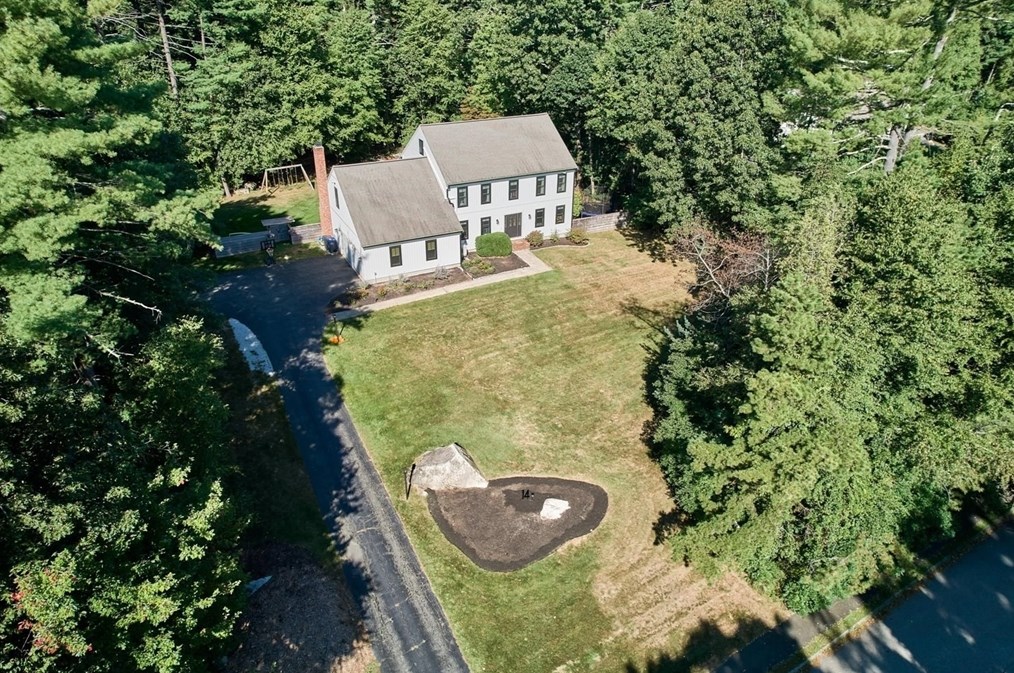 14 Forest Park Dr, Mendon, MA 01756-1059