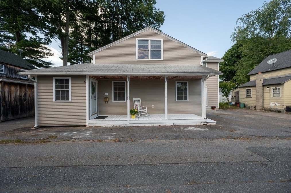 31 Pine Grove Ave, Leominster, MA 01453
