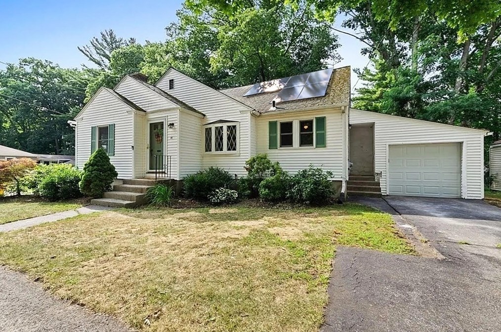 26 Hunthurst Cir, Worcester, MA 01602