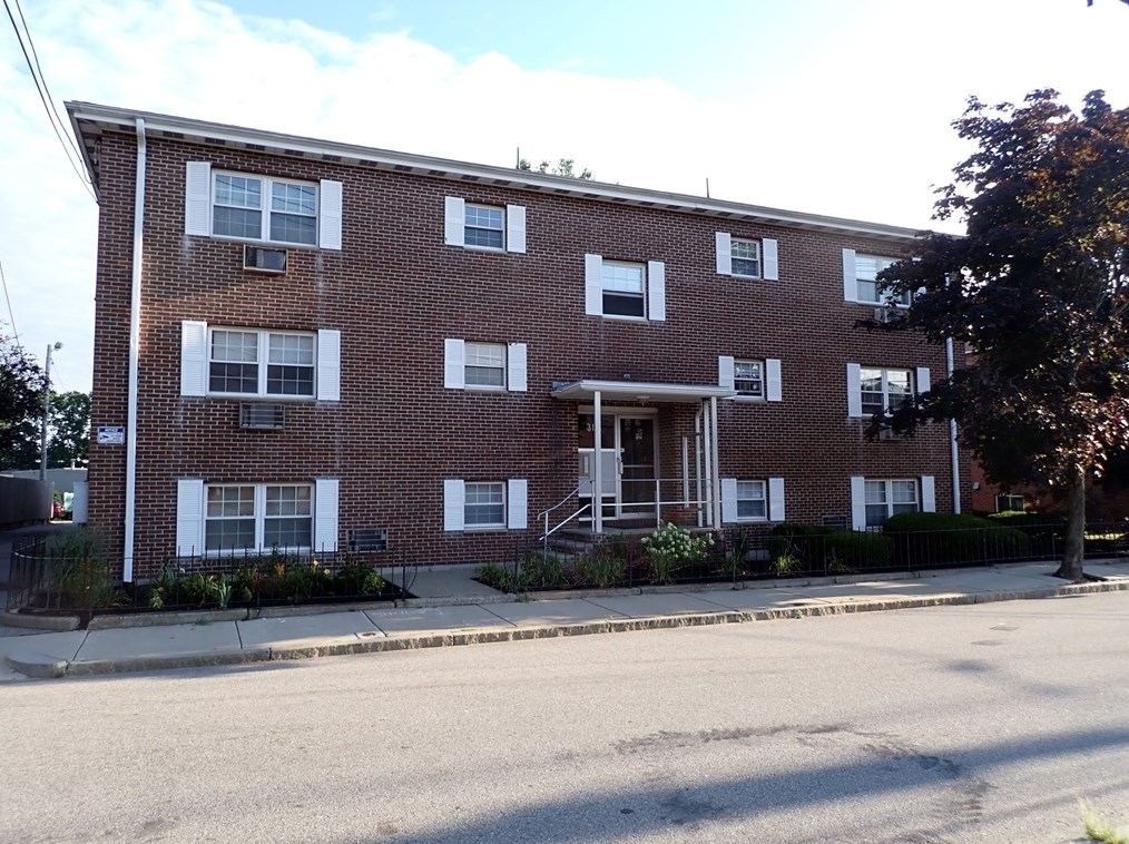31 Pond St #5, Waltham, MA 02451