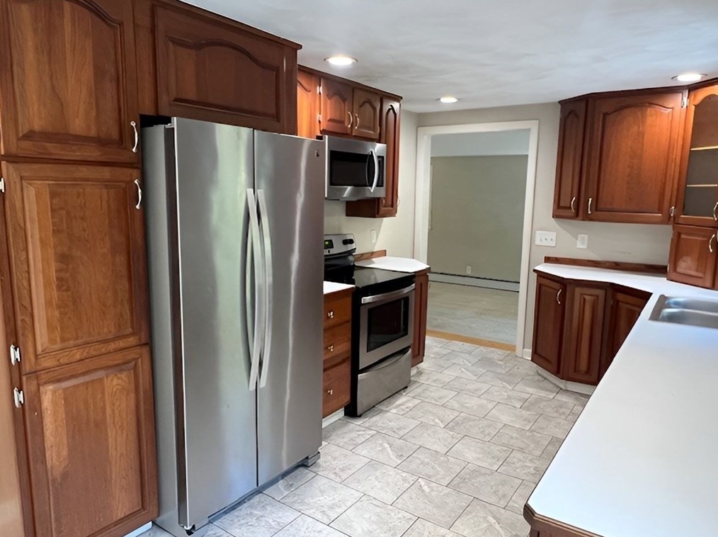 404 River Rd, Hudson, MA 01749