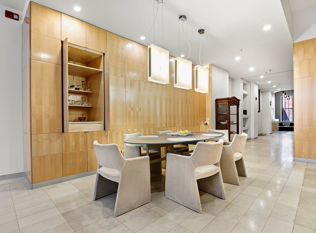 453 Washington St #3a, Boston, MA 02111