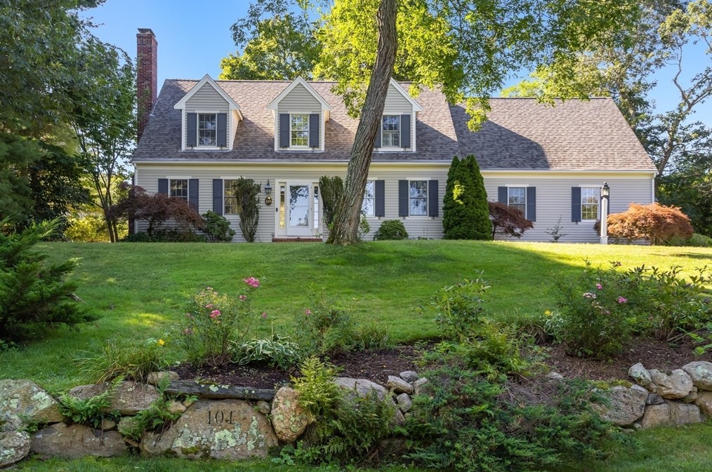 104 Woods Hole Rd, Falmouth, MA 02540-1646