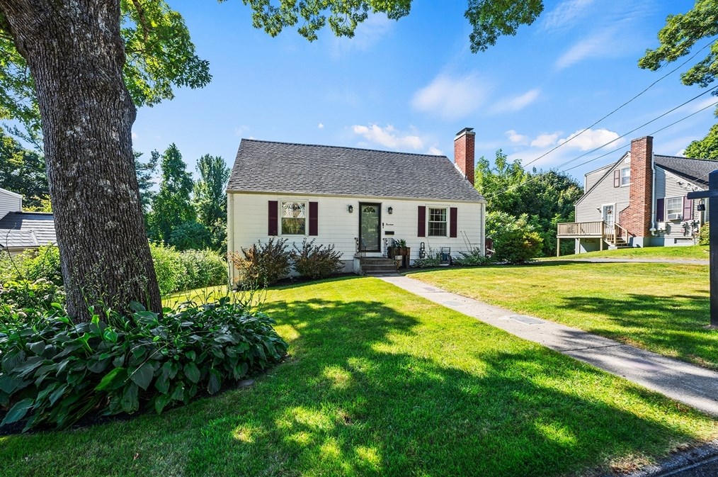 14 Whitten St, Worcester, MA 01605