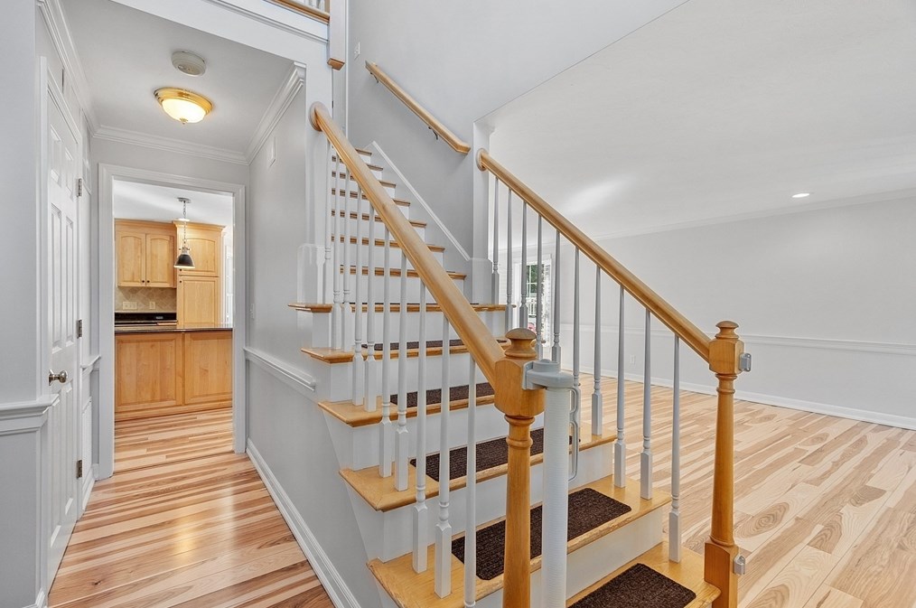 18 Sycamore Rd, Shrewsbury, MA 01545 exterior