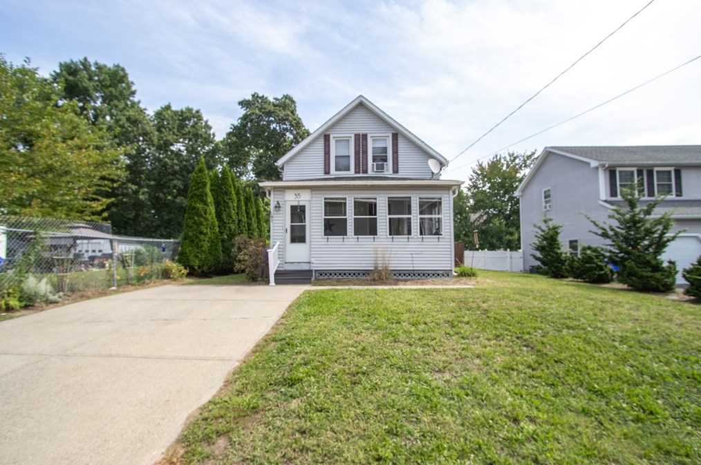 35 Bruce St, Springfield, MA 01109