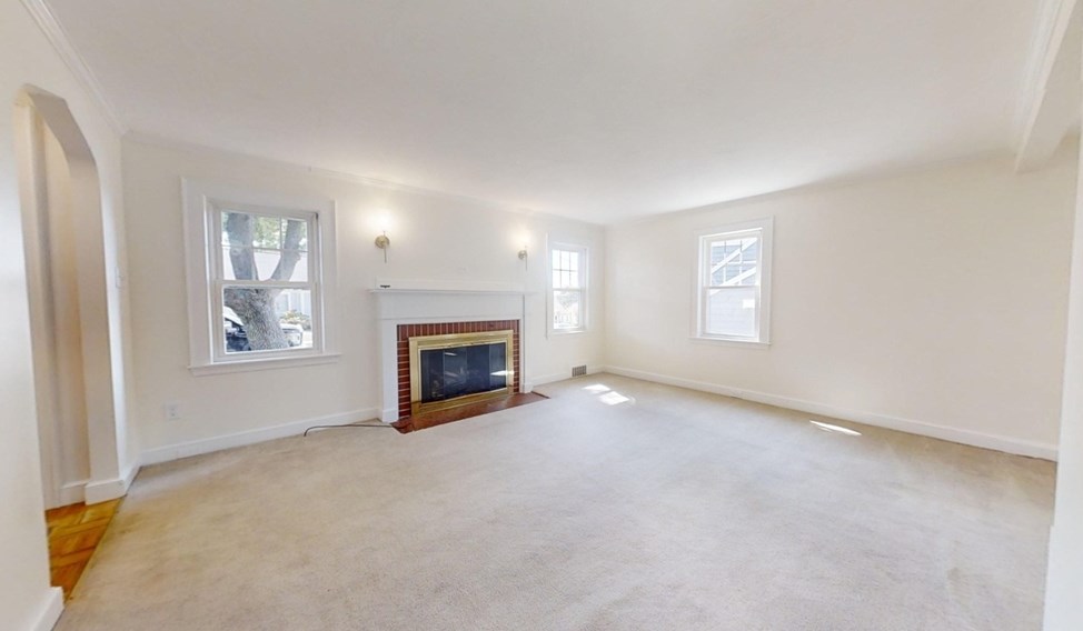 21 Puritan Rd, Watertown, MA 02472