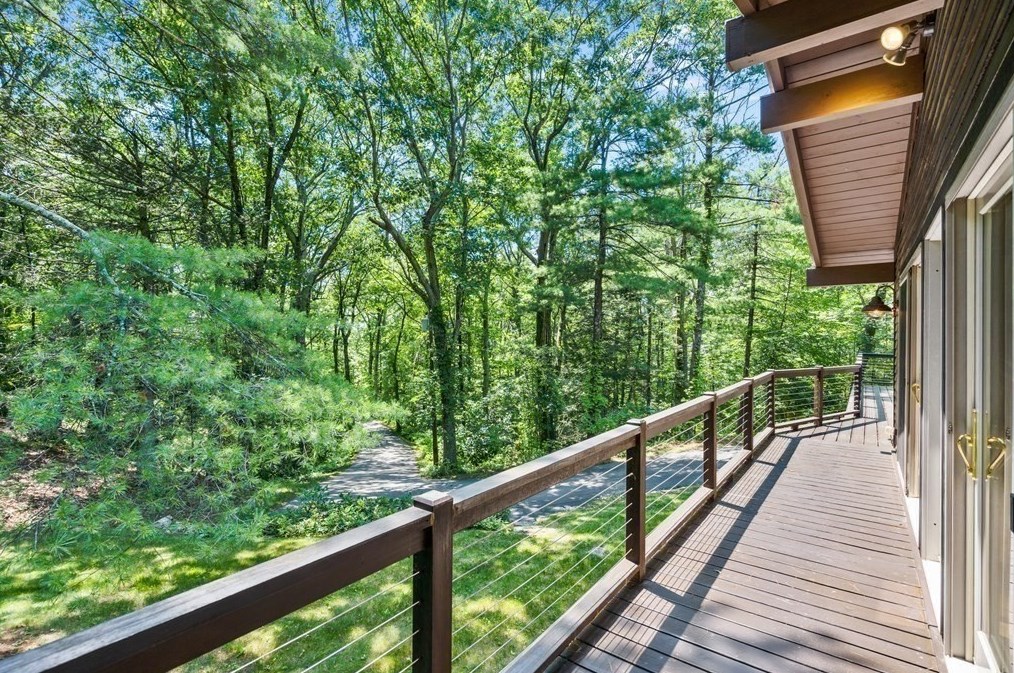 138 Maple St, Sherborn, MA 01770 exterior