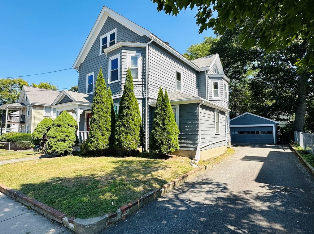 220 Sycamore St, Watertown, MA 02472