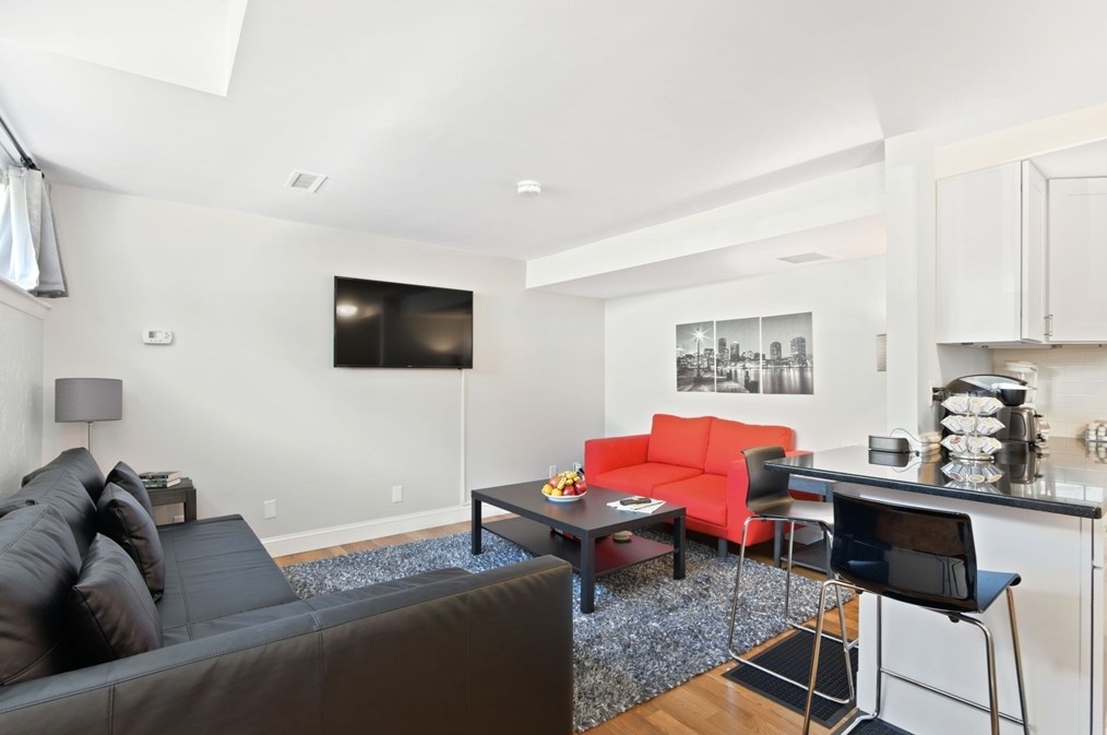 542 Commercial St #7, Boston, MA 02109