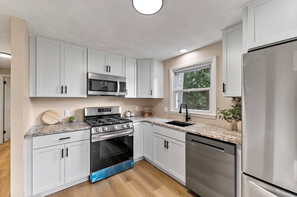 408 Tiffany St, Springfield, MA 01108