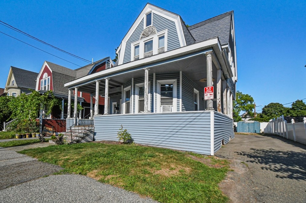 20 Townsend St, Waltham, MA 02453