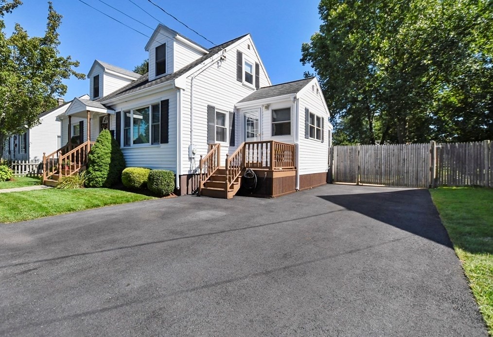 19 Frances Rd, Woburn, MA 01801