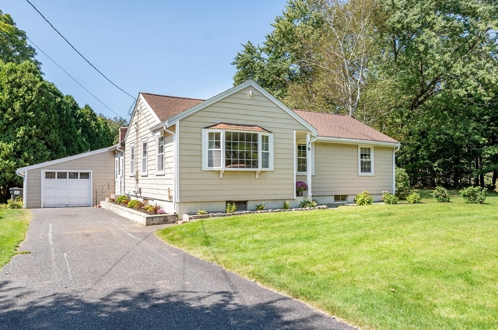 9 Lawrence Ct, Medfield, MA 02052