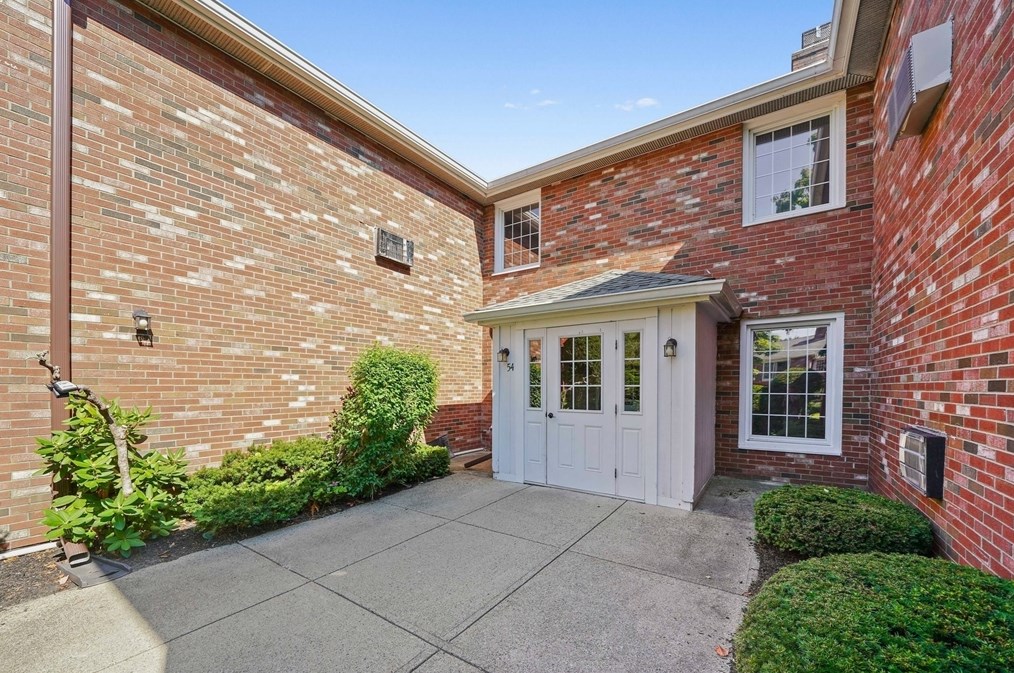 54 Fountain Ln #10, Weymouth, MA 02190