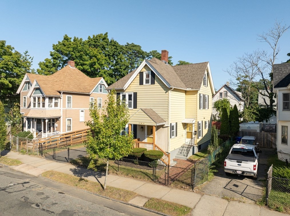 252 King St, Springfield, MA 01109