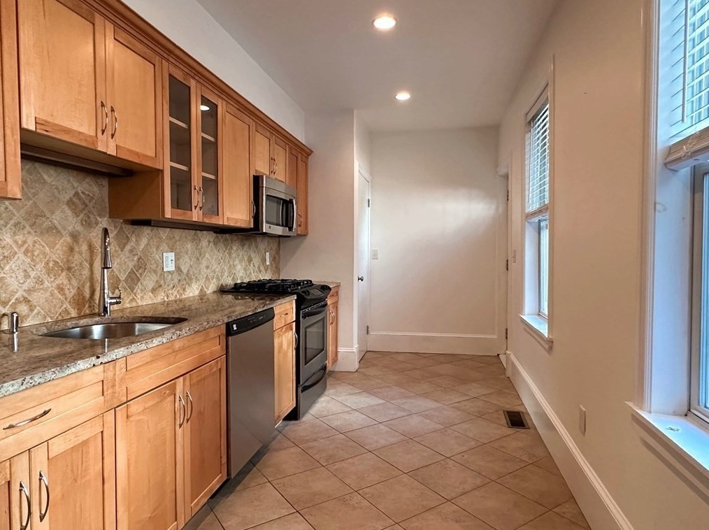 92 Elm St #1, Boston, MA 02129