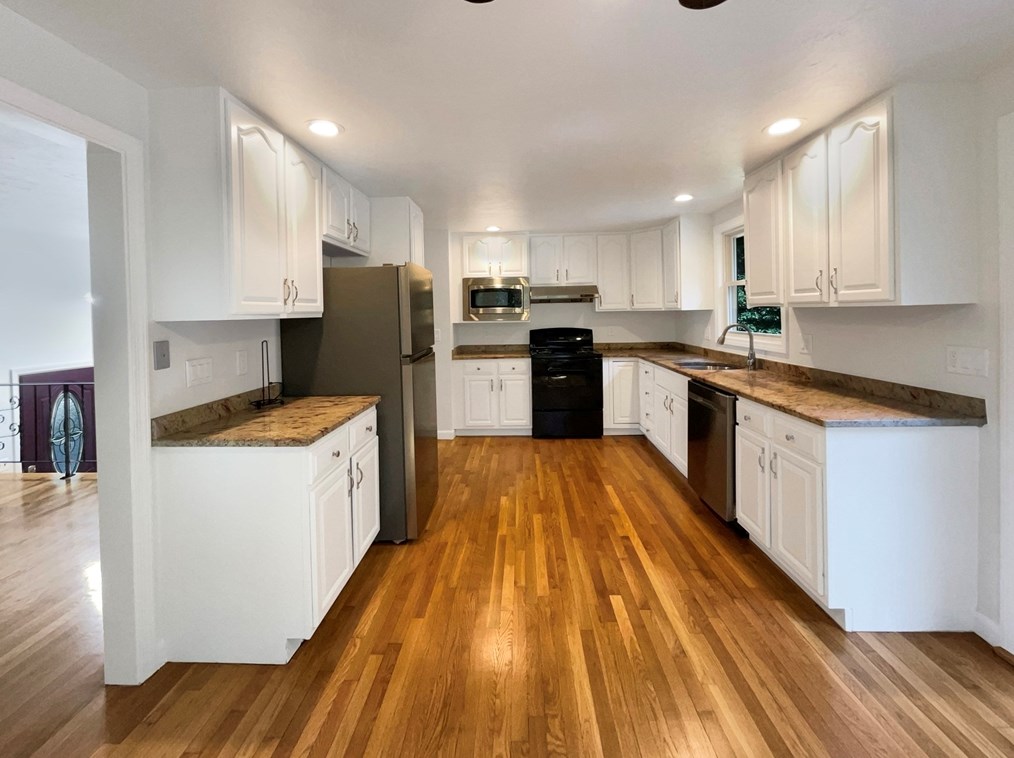 94 Bay Rd, Easton, MA 02356 exterior