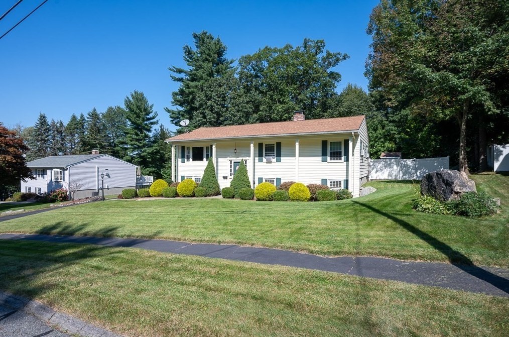 68 Crestview Dr, Holden, MA 01520