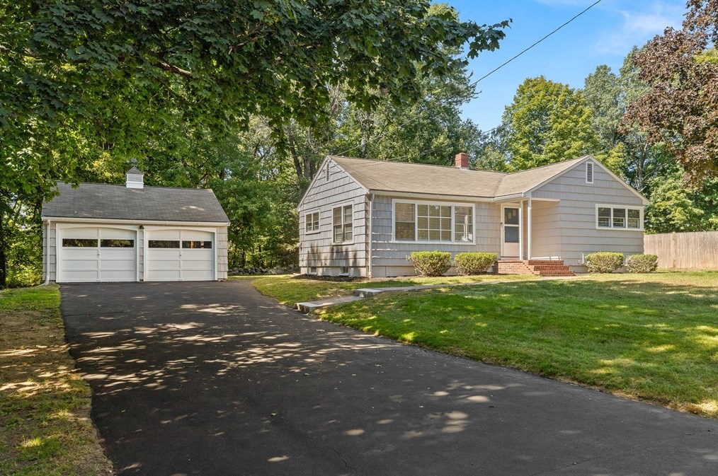 47 Elm St, Georgetown, MA 01833