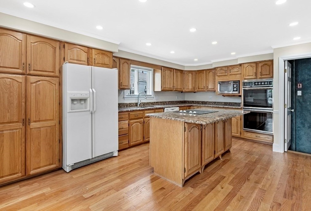 227 Ash St #1, Waltham, MA 02453