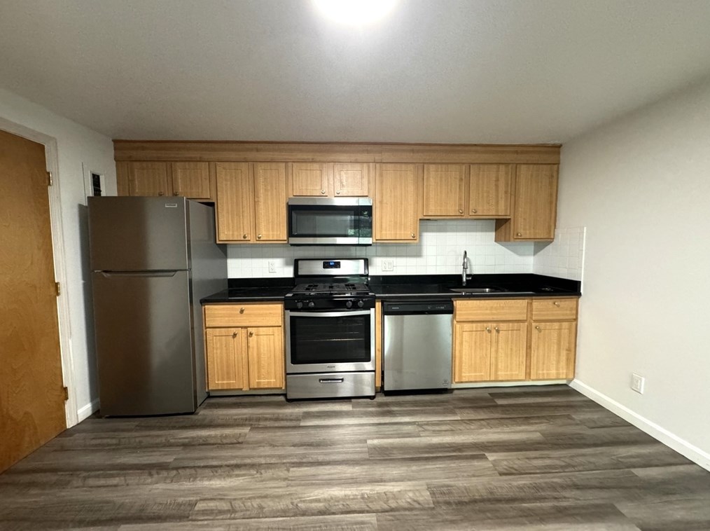 803 Haverhill St #2-c5, Rowley, MA 01969