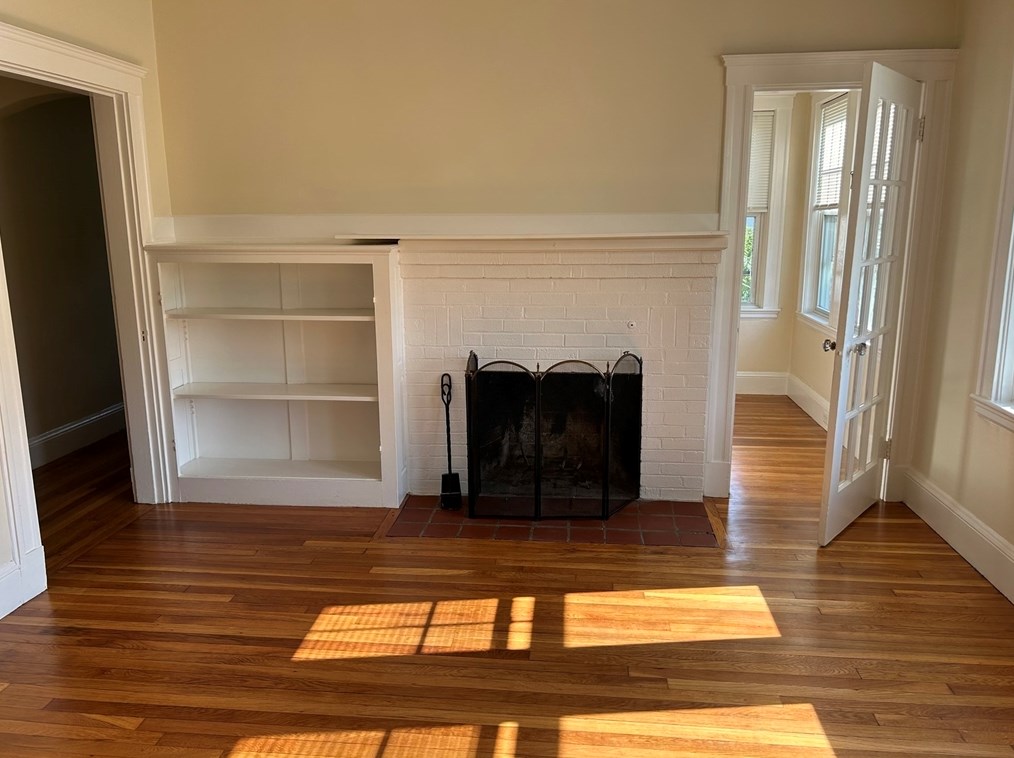 90 Side Pkwy, Newton, MA 02458-1816