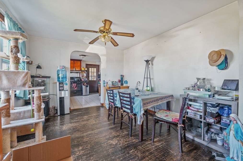 403 King Philip St, Fall River MA 02724-1923 exterior