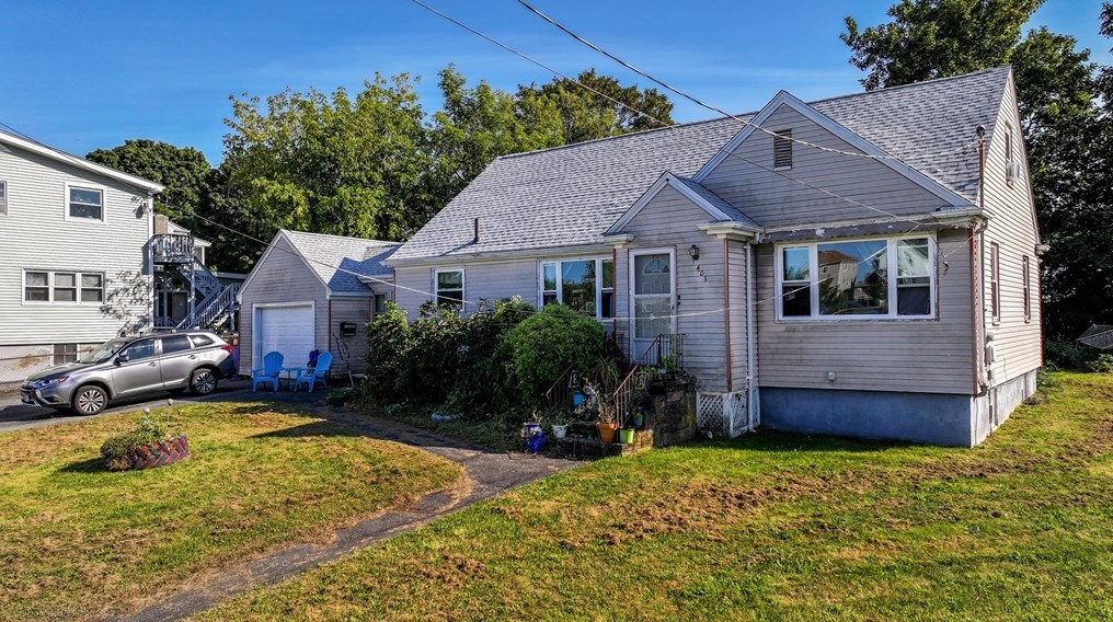 403 King Philip St, Fall River, MA 02724-1923