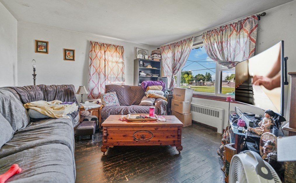 403 King Philip St, Fall River MA 02724-1923 exterior