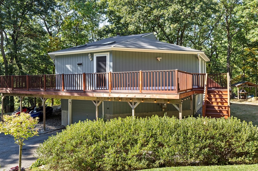 26 Robert St, Clinton, MA 01510