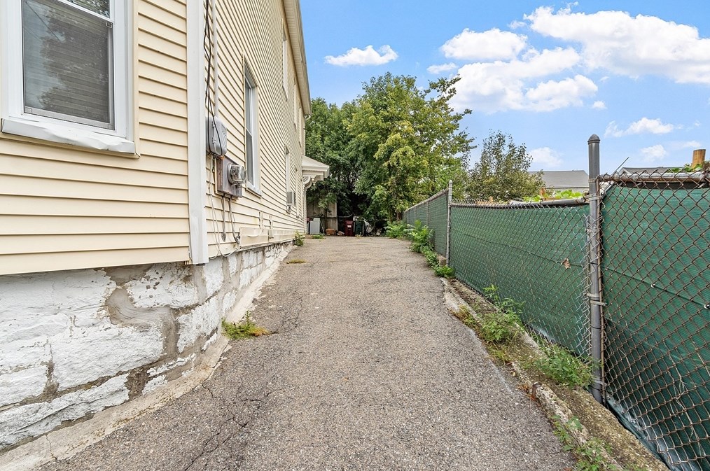 15 Clare St, Lowell MA  01854-3103 exterior