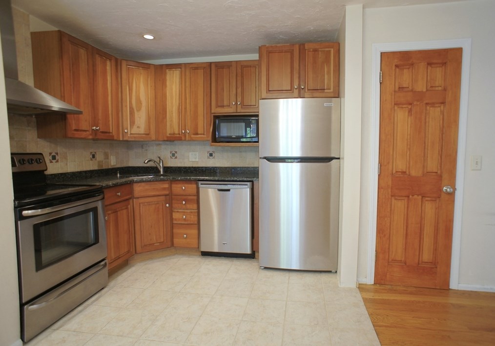 152 Quincy Shore Dr Apt 25, Quincy, MA 02171