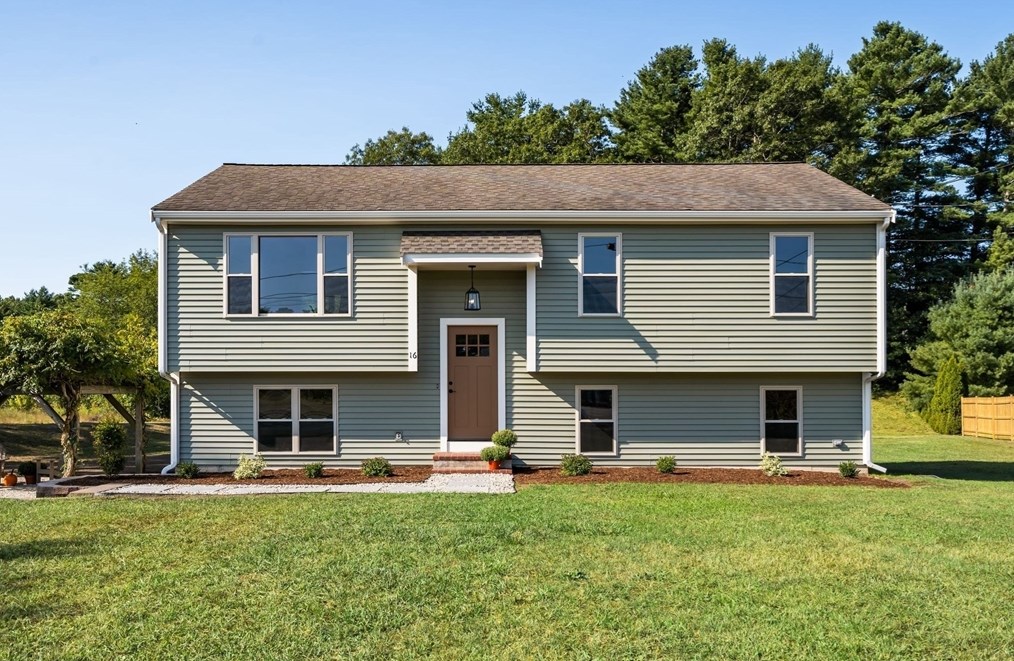 16 Pine St, Carver, MA 02330-1519