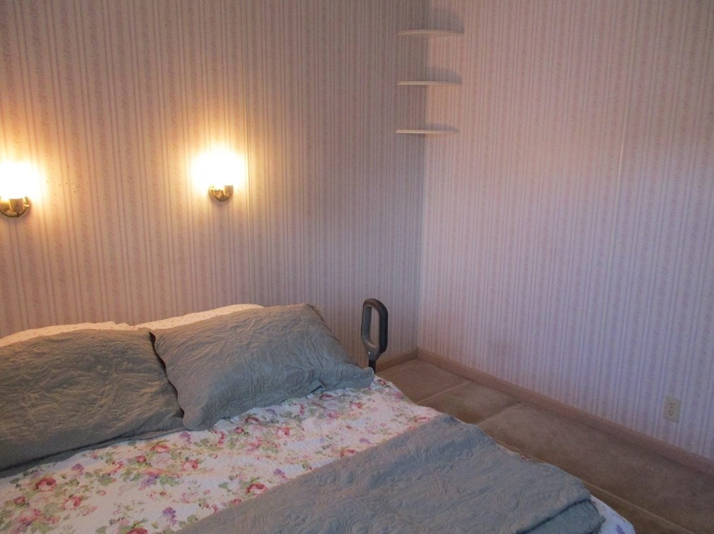 18 Potter St, Dartmouth MA 02748-1806 exterior