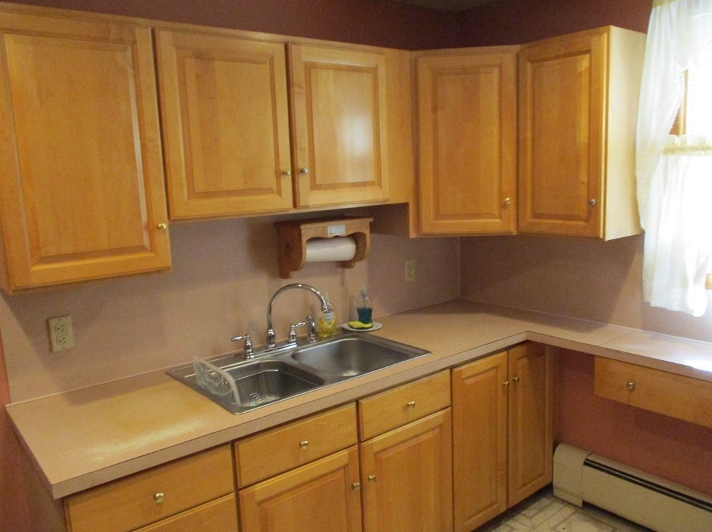 18 Potter St, Dartmouth MA 02748-1806 exterior