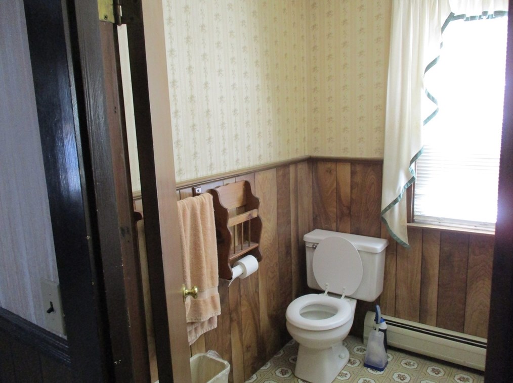 18 Potter St, Dartmouth MA 02748-1806 exterior