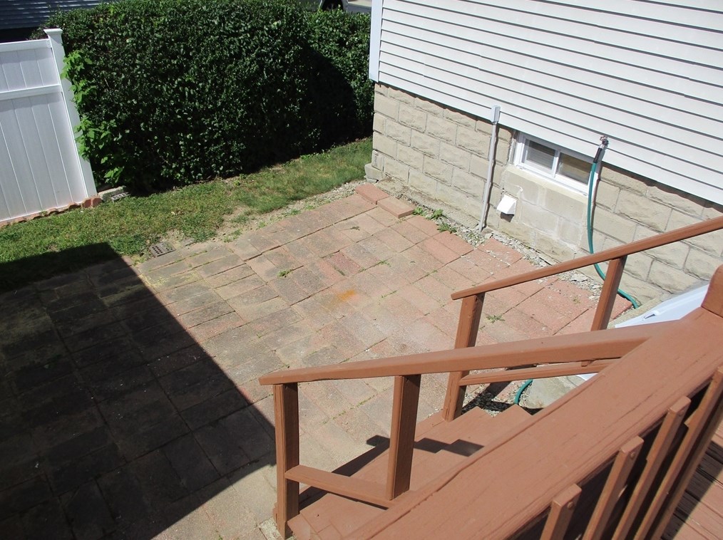 18 Potter St, Dartmouth MA 02748-1806 exterior