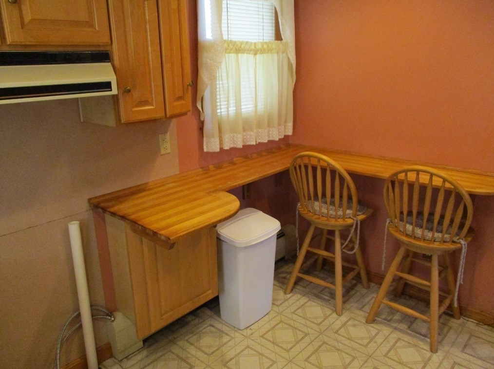 18 Potter St, Dartmouth MA 02748-1806 exterior