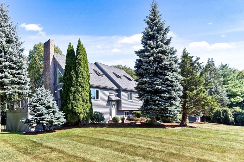 3 Forest Park Dr, Mendon MA  01756-1061 exterior
