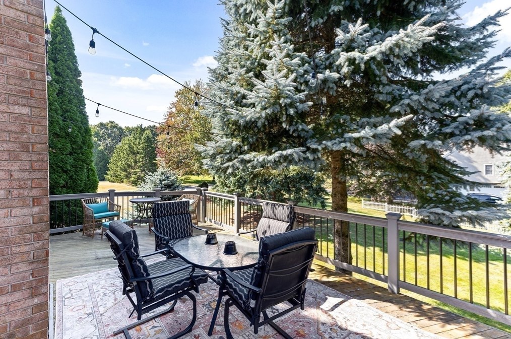 3 Forest Park Dr, Mendon MA  01756-1061 exterior