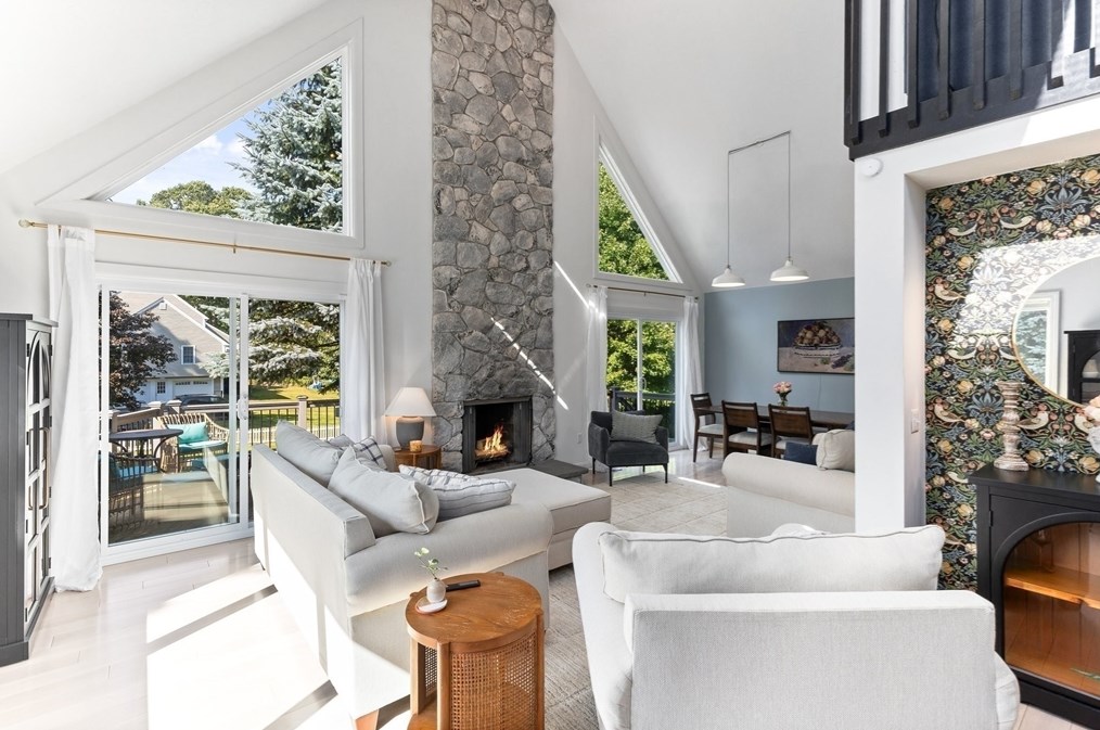 3 Forest Park Dr, Mendon MA  01756-1061 exterior