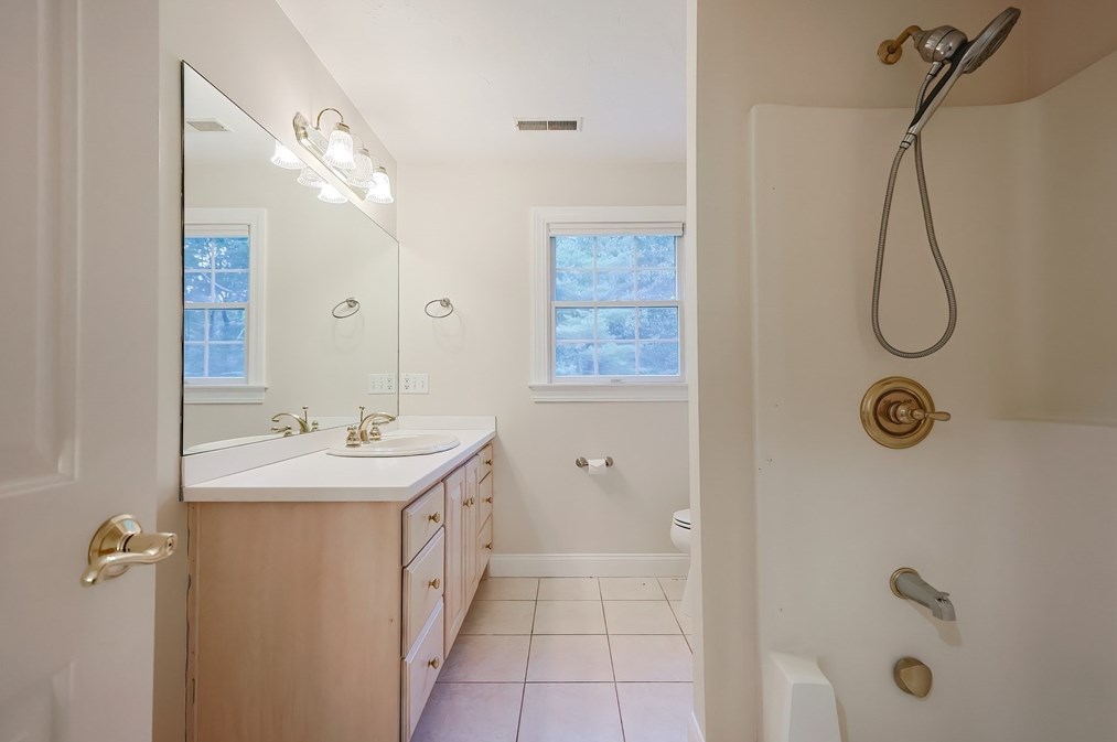 164 Seekonk St, Norfolk MA 02056-1172 exterior