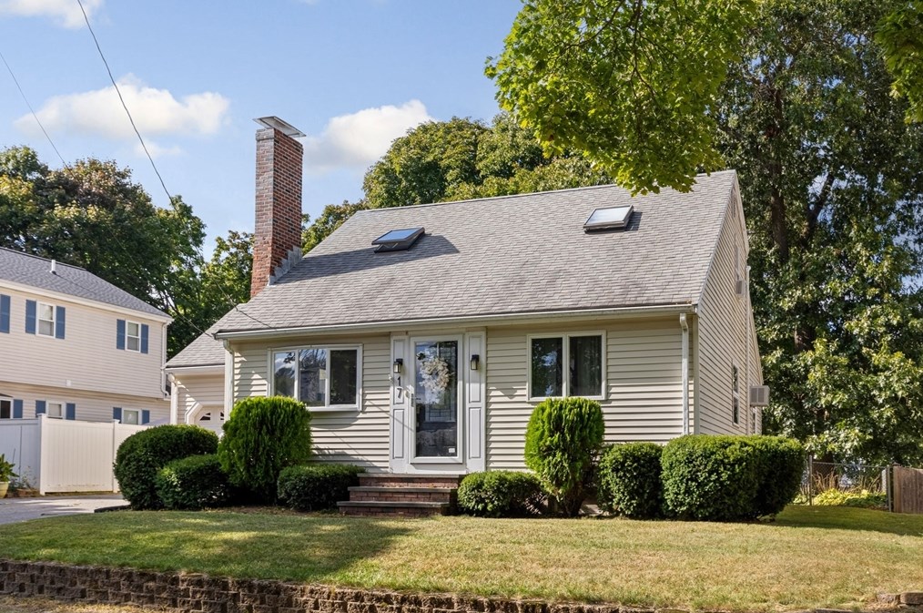 17 Lewis St, Reading, MA 01867